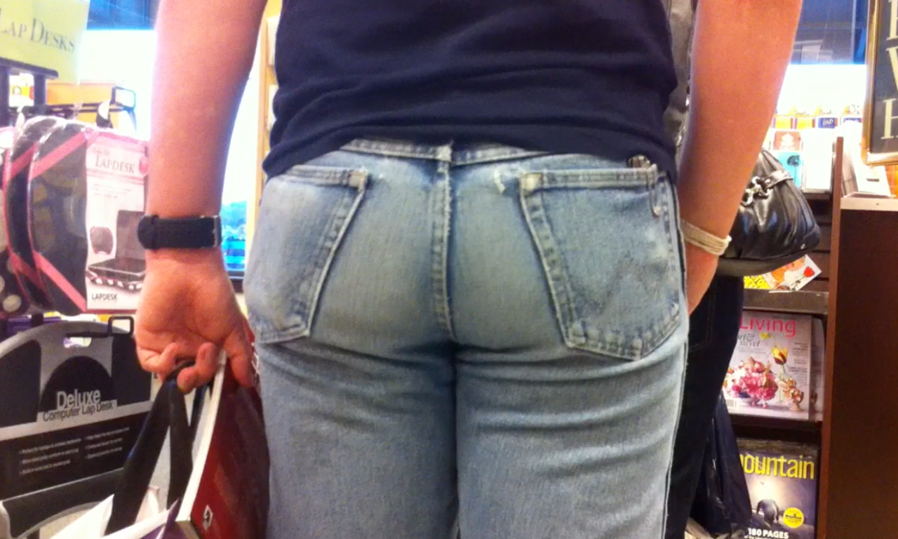 candidmaleass:  Hot Nerd Ass in Jeans @ Barnes &amp; Noble http://candidmaleass.tumblr.com/