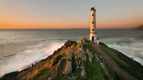 Sunset by Noa Táboas Los últimos rayos de sol reflejados en el Faro de Cabo Home flic.kr/p/2