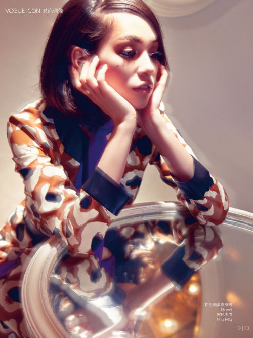 “Black Rainbow”Mizuhara Kiko by Dusan Reljin in Vogue China Collections Pre-Fall 2014 Translation:Ninagawa Mika says that Mizuhara Kiko possesses “a face more intriguing than mere beauty.” In order to satisfy her curiosities about