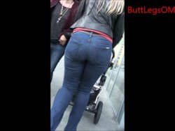 Candid Blonde in Tight Jeans Pants Milf PAWG