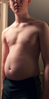 blogartus:  gutboy560: (submission)   “I’ve gained 30 lbs in the last year. I told a guy I know how much I weigh and he just muttered “huge”. Another friend of mine stared at me when I was shirtless and said “Smokin hot bod!” Later he pretended
