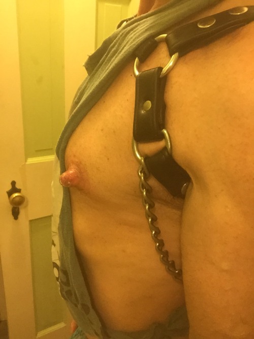meatynipmen:  Playing on oovoo and Skype