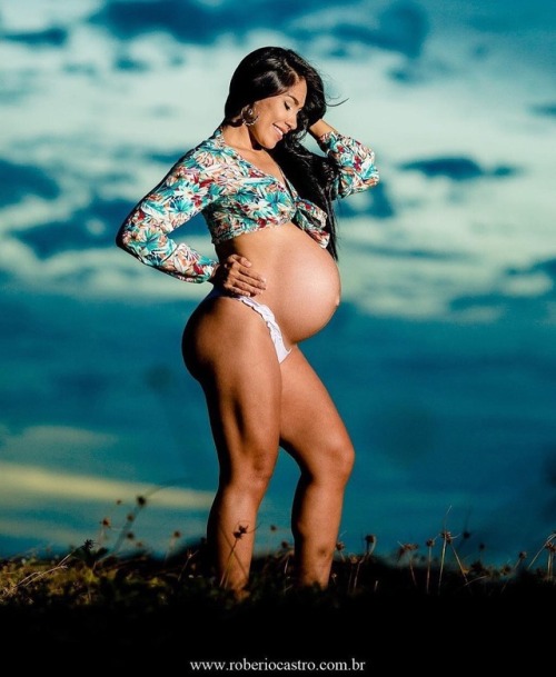 bellylove577:Stunning and round!!