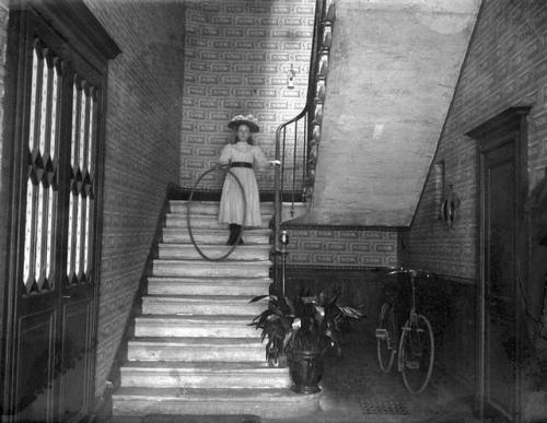 Amélie Galup L'escalier de notre maison, Albi, Tarn, 1895