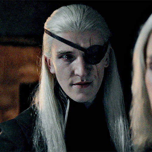 AEMOND TARGARYEN2.08 "The Queen Who Ever Was"