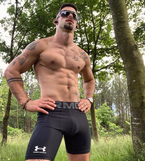 athleticbrutality:  predator in the wild