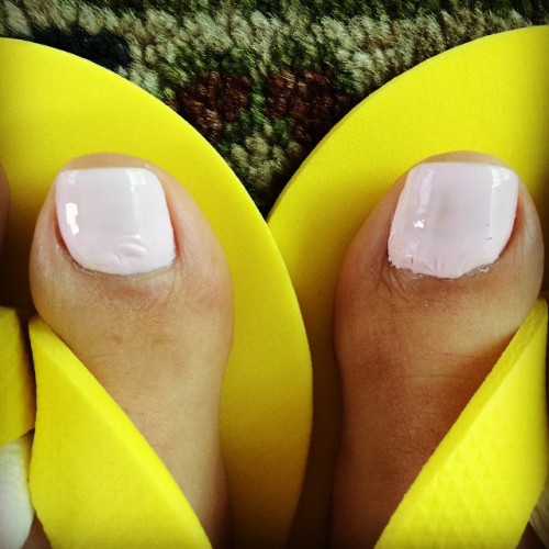 Well, what can I say, Lilou is NOT happy! #badpedicure #pedicure #prettyfeet #softpink #nailpolish #