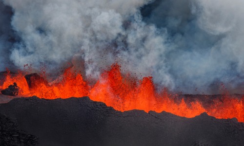guardian:  Iceland’s Bardarbunga volcano began erupting in spectacular form this week. But terrifying as it may first appear, that hasn’t stopped one UK tour operator offering visitors the chance to fly over the action. Photo: RTH Sigurdsson/Discover