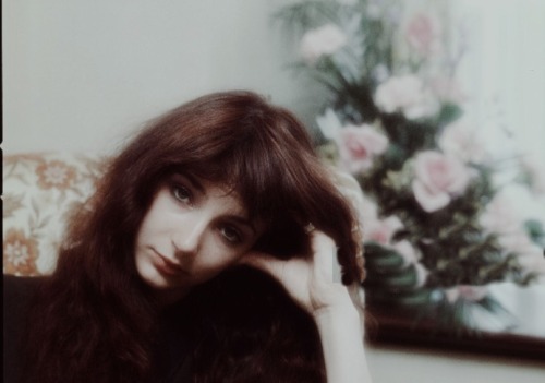 you-belong-among-wildflowers: Kate Bush photographed by Koh Hasebe in Tokyo, 1978.