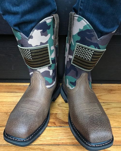 Damn I love these boots! Ariat Workhog Patriot. #cowboyboots #ariat #ariatboots #workboots #camo #g