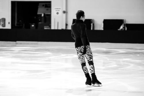  A glimpse of the uniquely mesmerizing beauty that is @JohnnyGWeir at rehearsal. Click thru for 35+ 