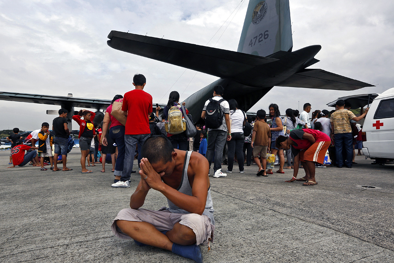 Filipinas tras el tifón: “Hay mucha hambre y sed, hay islas que continúan incomunicadas”(AP)