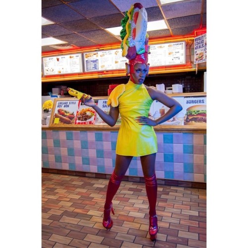 shaecoulee:    sheacoulee🌭 Category Is: Homestate Couture 🌭 Serving up Windy City Realness, so relish let’s in this moment! 