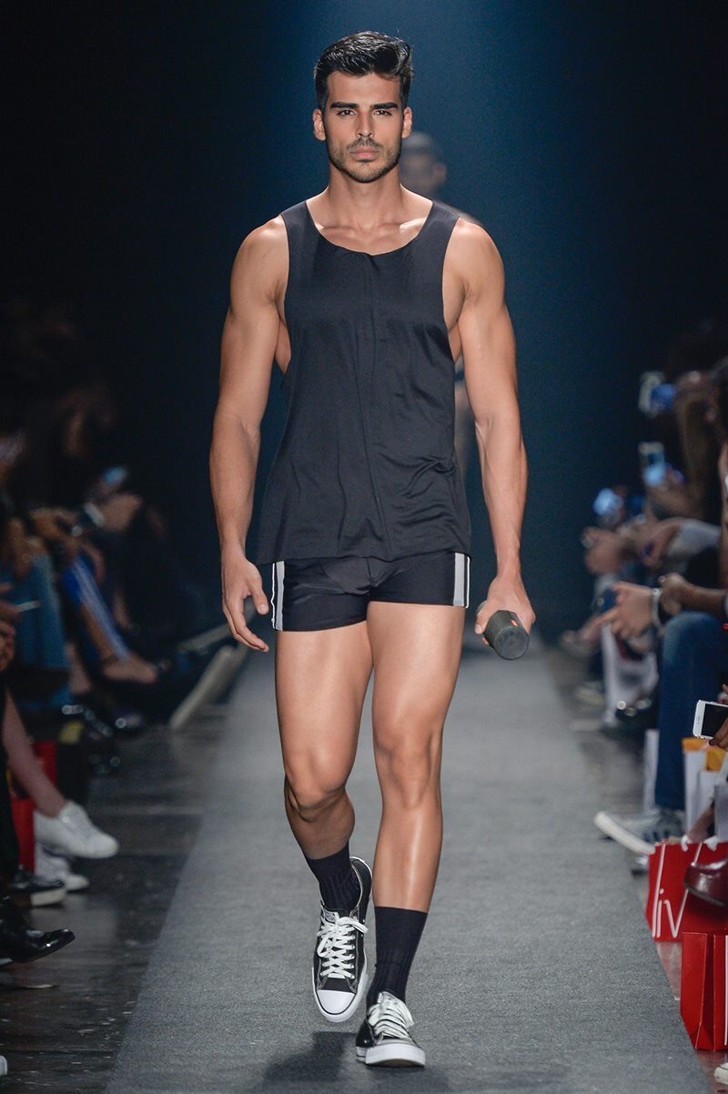 amarfoto:  AMIR SLAMA SPRING SUMMMER 2017 São Paulo Fashion Week 