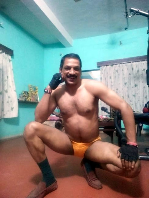 reachrajaa:sexy posing