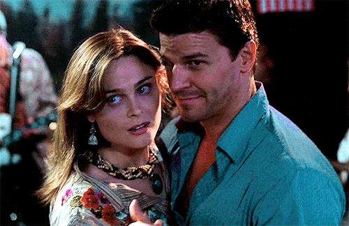 trixiematel:Booth &amp; Brennan In Every Season ➞ Season 1 ↳ “These bones you bring me, I 