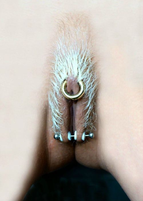 http://women-with-huge-labia-rings.tumblr.com/post/102535449766