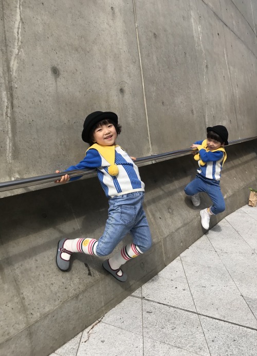 Two little munchkins at the Seoul Fashion Week. Another side of the official fashion week is this - 