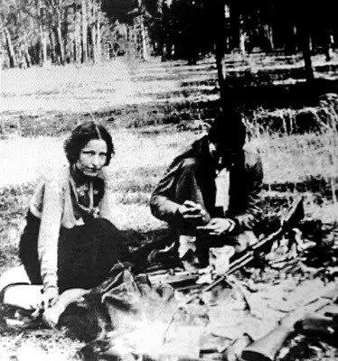 claudiamatossilva:  Bonnie & Clyde - original couple in the 30’s
