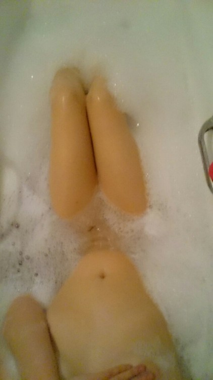 Porn photo softkisses-roughsex:  Bath time; play time