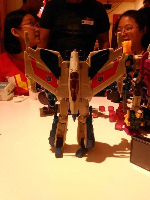 Hasbro borrowed Cw Starscream for TFND forum gathering 