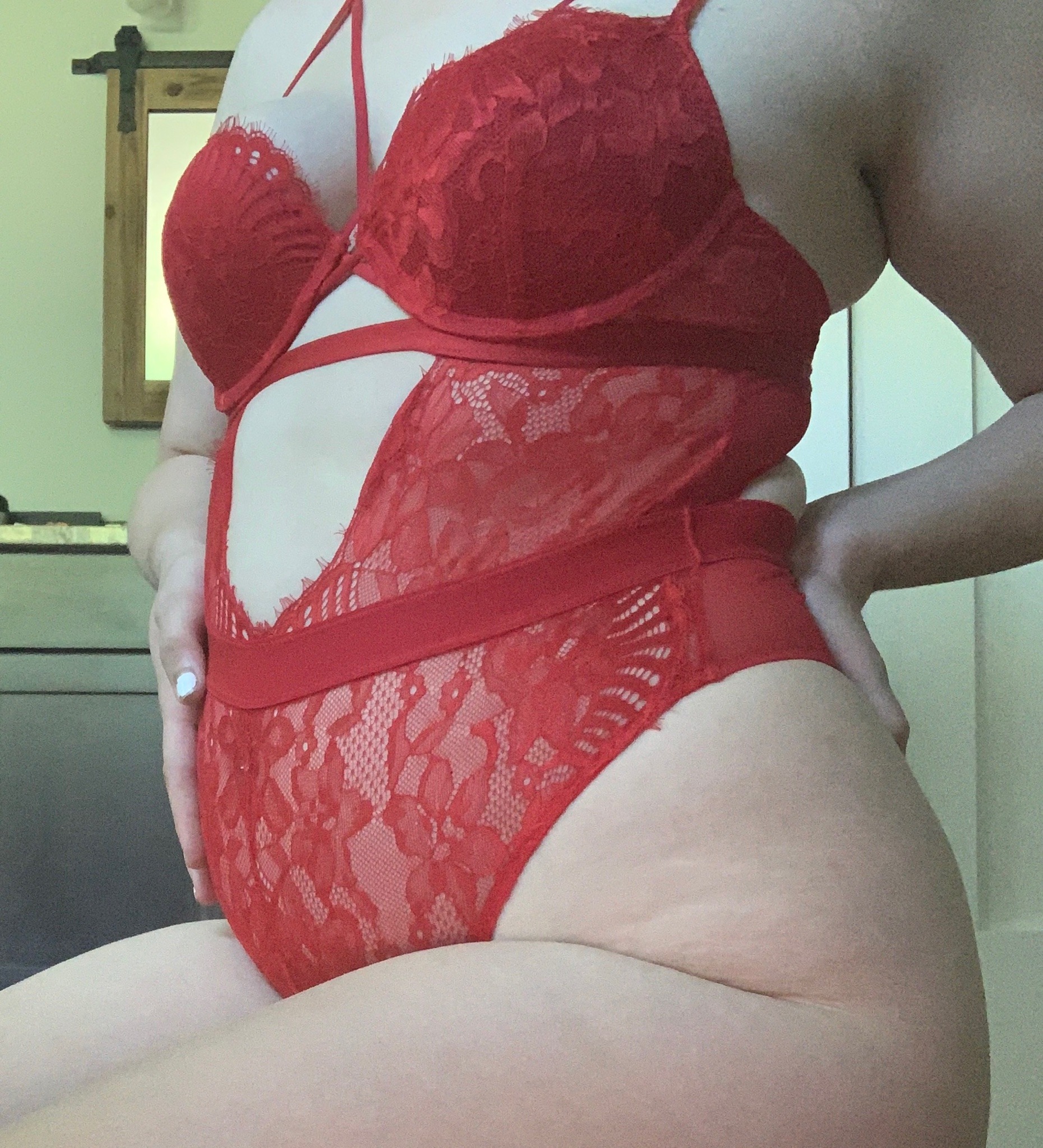 stuffedbellygirl:guess who’s back😘 Believe it or not my belly is pretty empty here.. want to help me stuff it so this can be my before and I can post some after pictures tonight? cashapp-$StuffBLlyGirl send me a screenshot over private message and