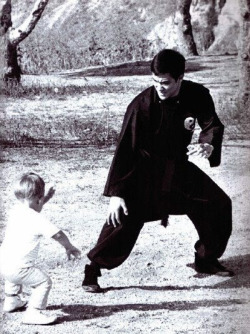 martial-arts-addict:  Bruce Lee and his son