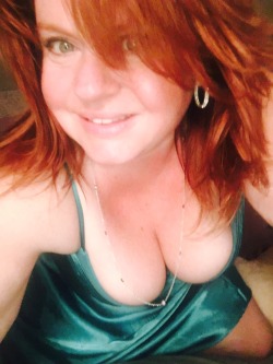 curiouswinekitten2:  Better late than never… Here’s this weeks #cleavage Sunday submission @curiouswinekitten2.  Hope you and yours are having a great day…  (((Hugs))) and 😘😘 💋Red @prettylil  @prettylilredhead you are so lovely