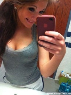 amateursexyselfies:  http://amateurpornpictures.net/