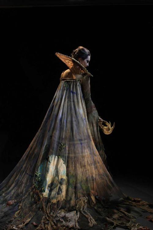 opulentdesigns:Costume by Katie Garden, Wimbledon Costume Design student. 