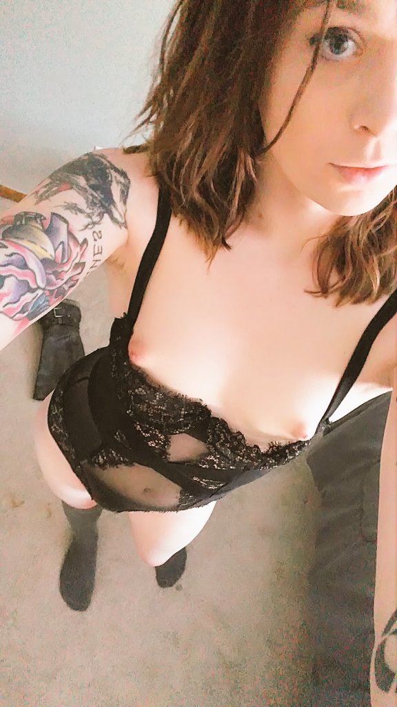 imthefuckingempress:  I will post some nudes though…