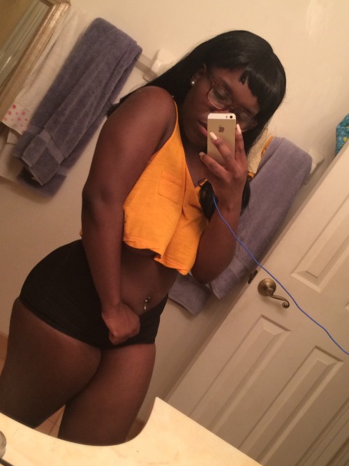 atasteoflee:  I was tagged by @100guns100clips In the selfies of 2015 post & I tag you beautiful ppl @silkktheshocka  @kngshxt @trufflebootybuttercream @bustyspice @khadds @marfmellow @norisblackbook & whoever else wants me to see their face 😌😬💕