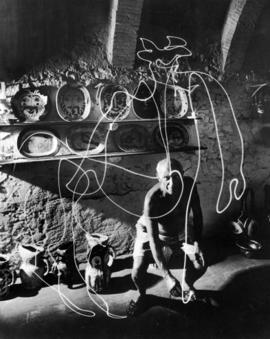 ditokadum:  exhibition-ism:  You see people doing these weird moving light photographs all the time, and it may seem like a pretty new-ish thing, but how cool is it that PABLO PICASSO was doing it way back in 1949!?!? Life Magazine’s Gyon Mili visited