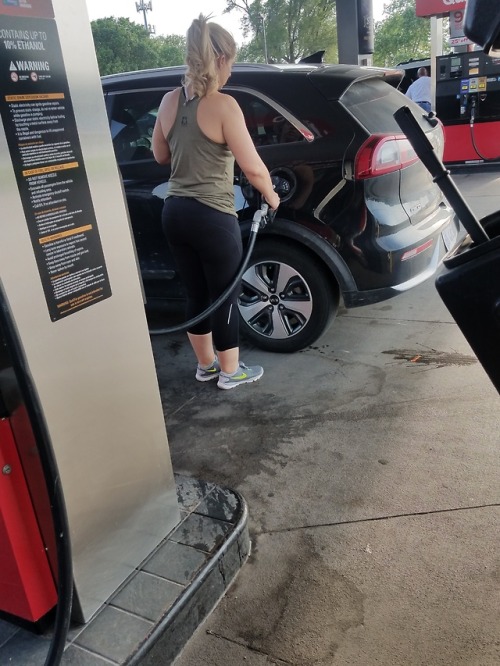 Creeping at the pumps. #creepshot