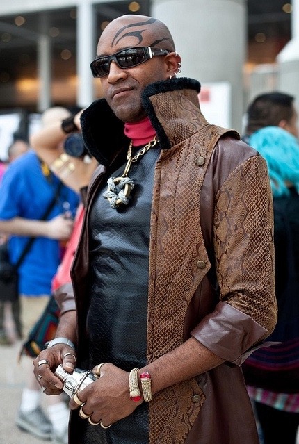 cosplayguys:Bayonetta Rodin cosplay