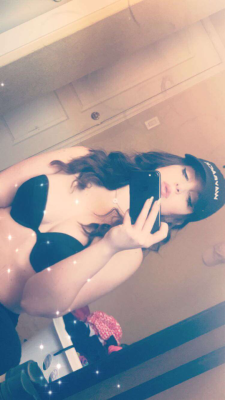 goddess-mariee:  HMU if you want to buy nudes