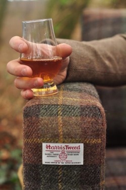 thepreppyfox:  #Tweed #HarrisTweed #Whiskey