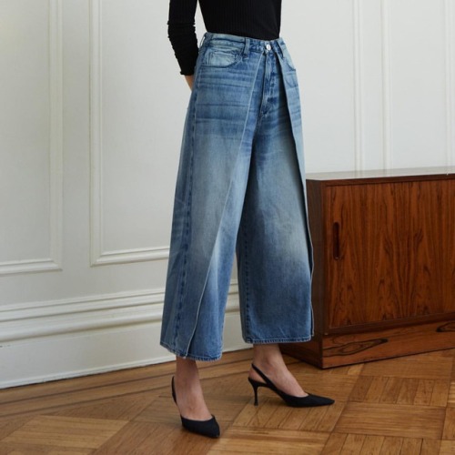 Make a statement in the Porter Wideleg in Don - a jean that features one seamless pleat of thick dra