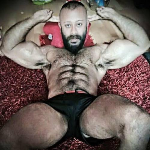 Needs worshiping big time - hairy chest, pits ah perfection - WOOF