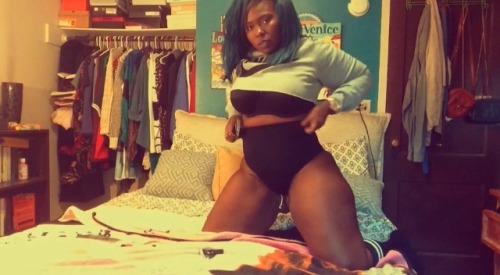 afro-aesthetics:  downtownpuccibrown:  I just love my body and other shit   Me too
