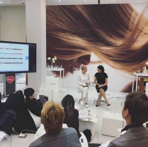 Andrea walks the #Asia teams with #EnergyCodeMapping #시스템프로페셔널 #SystemProfessional #웰라 #Wella #korea