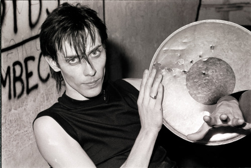 dykevanian:julielevenstein-blog:Peter Murphy, 1983joyceanfartboner