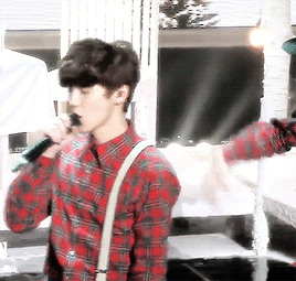 meiren-menglu:  Luhan x Christmas Day compilation…. 