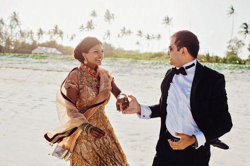 Adore this shot of this couple&rsquo;s Kenyan beach muslim wedding | Photography: @maiafreia | View 