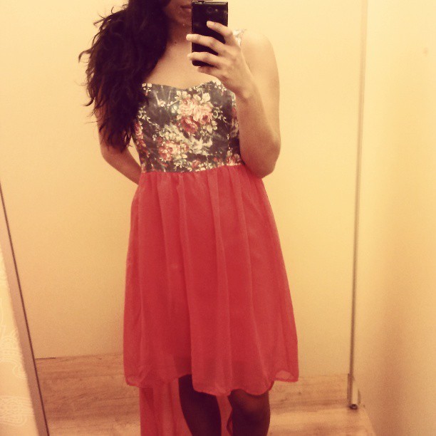 exploreit-all:  So bummed that this dress didnâ€™t fit! :( #dress #dressingroom