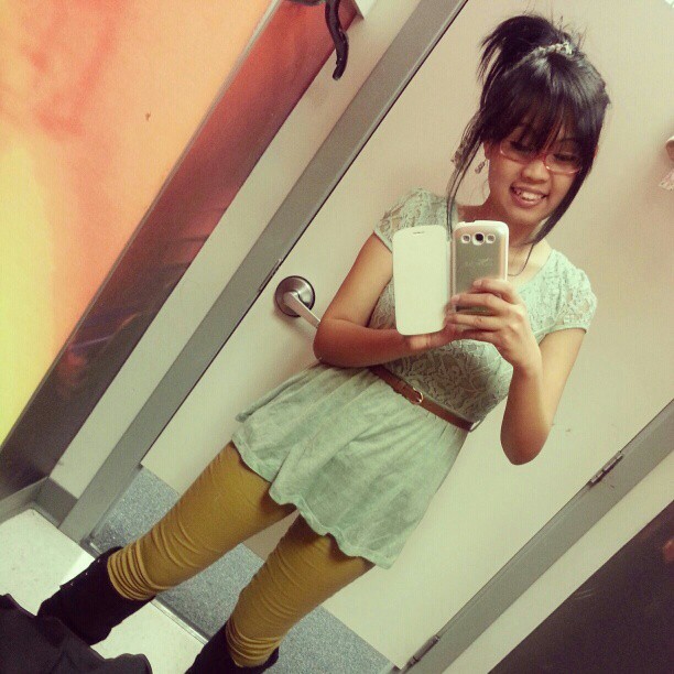butterleafy:  Because every girl does this in a fitting room. LOL! #Shopping #FittingRoom
