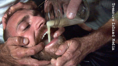 DADDY&rsquo;S BOYS FEED HIM THEIR SPERM AFTER AN EVENING OF GETTING SUCKED OFF BY HIM AND BLOWIN