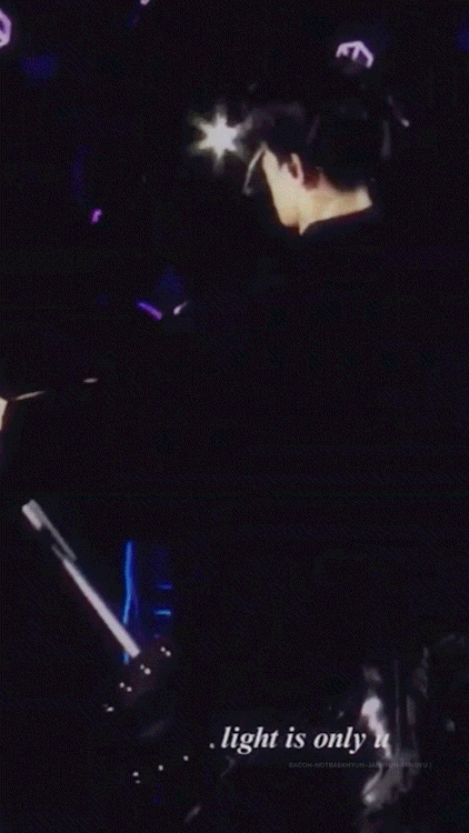 baconnotbaekhyun:Byun Baekhyun ft his LETHAL bodyrolls 😵+ please someone make