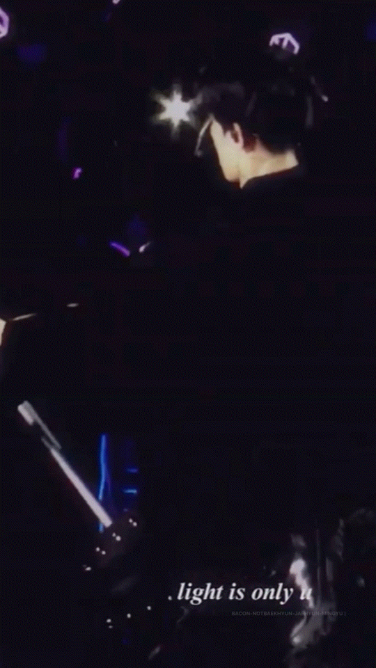 baconnotbaekhyun:Byun Baekhyun ft his LETHAL bodyrolls 😵+ please someone make