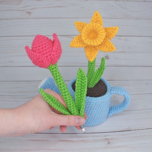 FREE pattern! | May Flowers ((secret pen)) Amigurumi CALIt’s here! Whip up the perfect Mother’s Day 